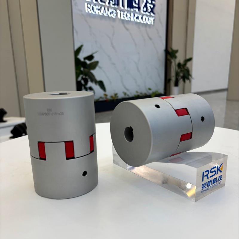 ロボット用にカスタマイズされたキー溝付きアルミ合金ジョーシャフトカップリングPUスパイダーインサートネジセットタイプ